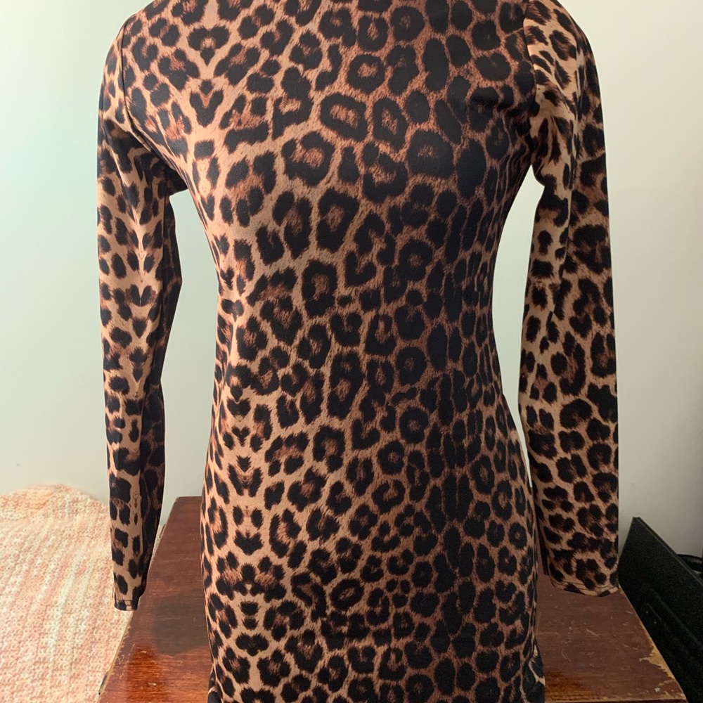 Parisian brand stretchy dress long sleeve Leopard color